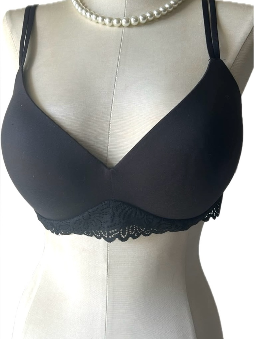 Elegant Black Lace Trim Bra NWT. L